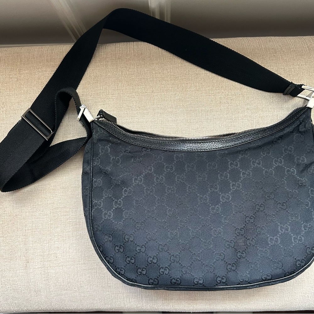 Gucci Black Monogram Bag with Embellished Bee - Picture 5 of 15